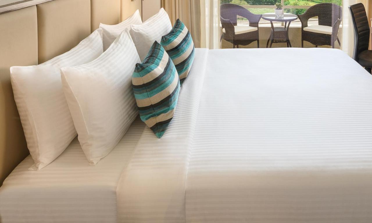 Sandal Suites By Lemon Tree Hotels Noida Ngoại thất bức ảnh