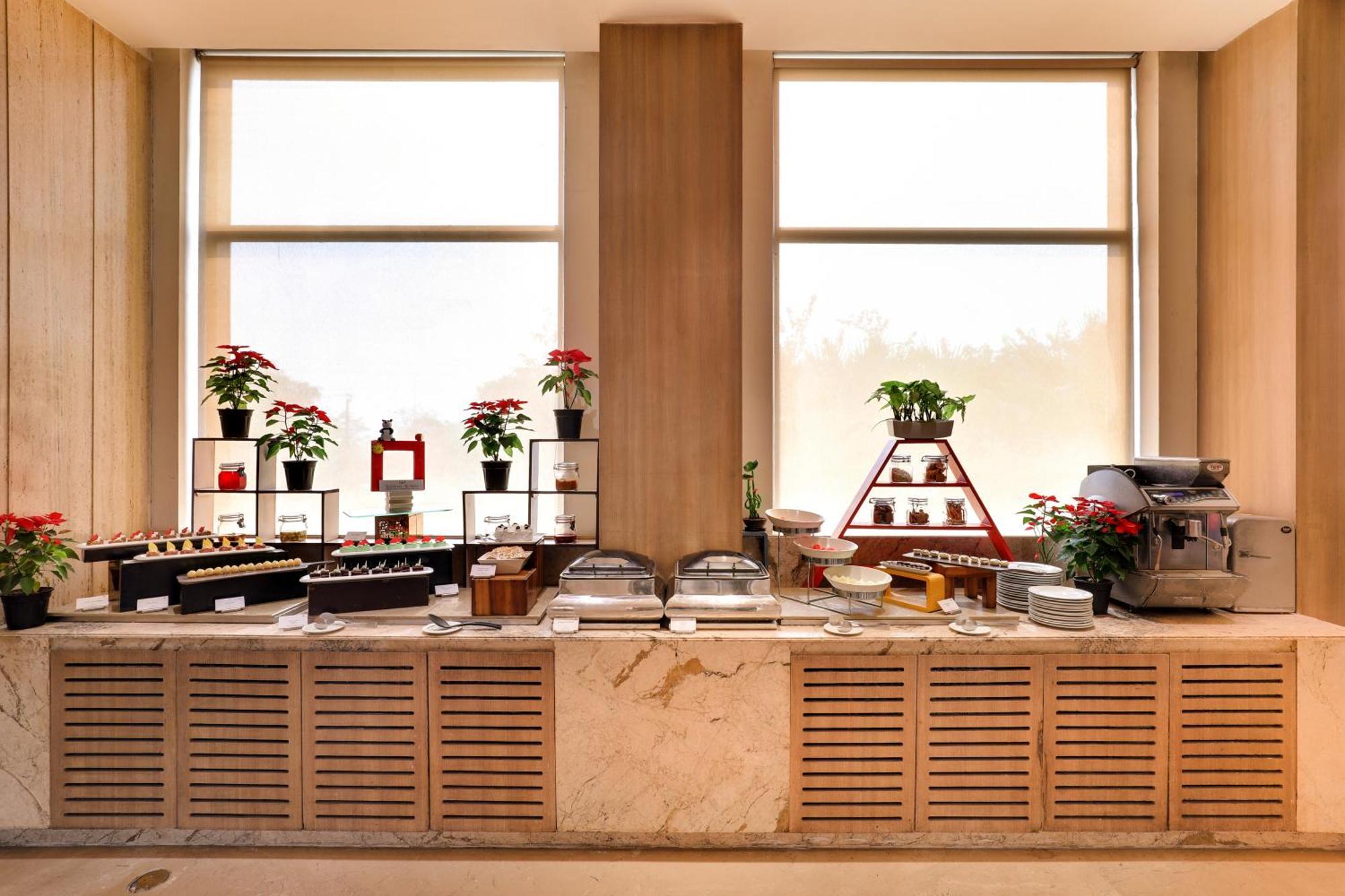 Sandal Suites By Lemon Tree Hotels Noida Ngoại thất bức ảnh