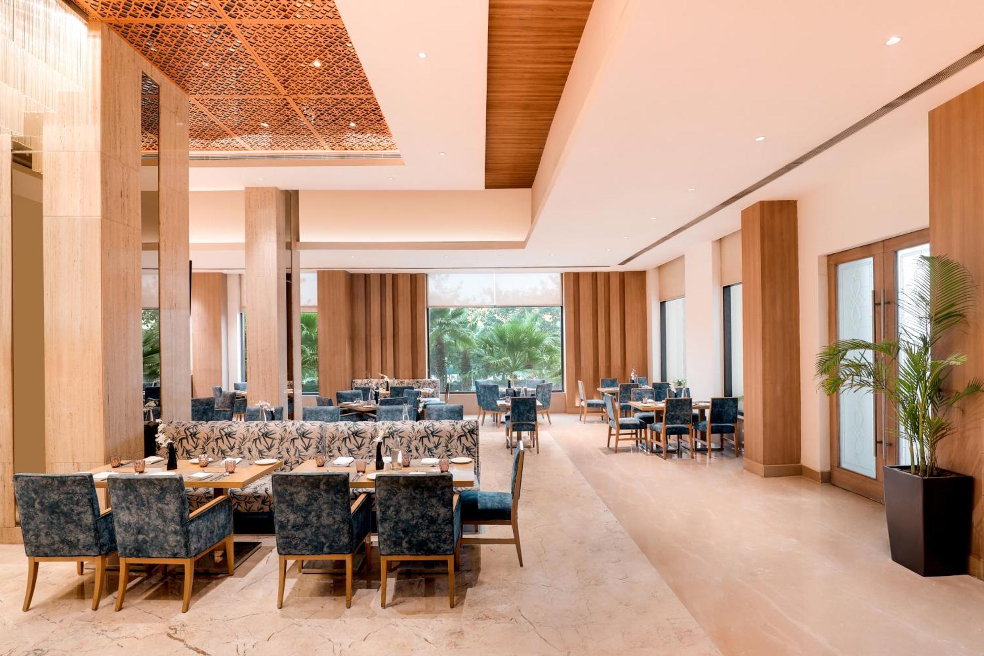 Sandal Suites By Lemon Tree Hotels Noida Ngoại thất bức ảnh
