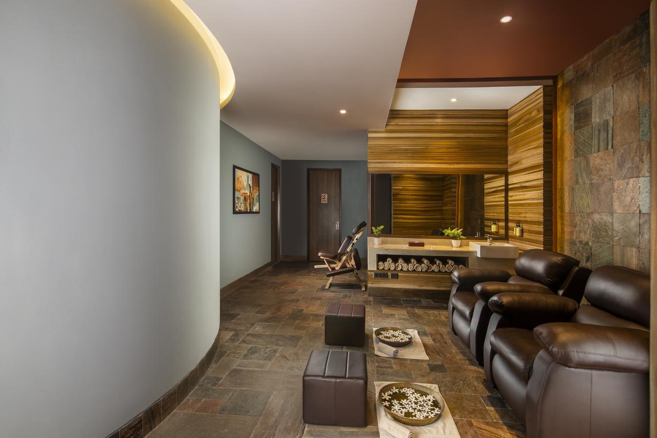 Sandal Suites By Lemon Tree Hotels Noida Ngoại thất bức ảnh