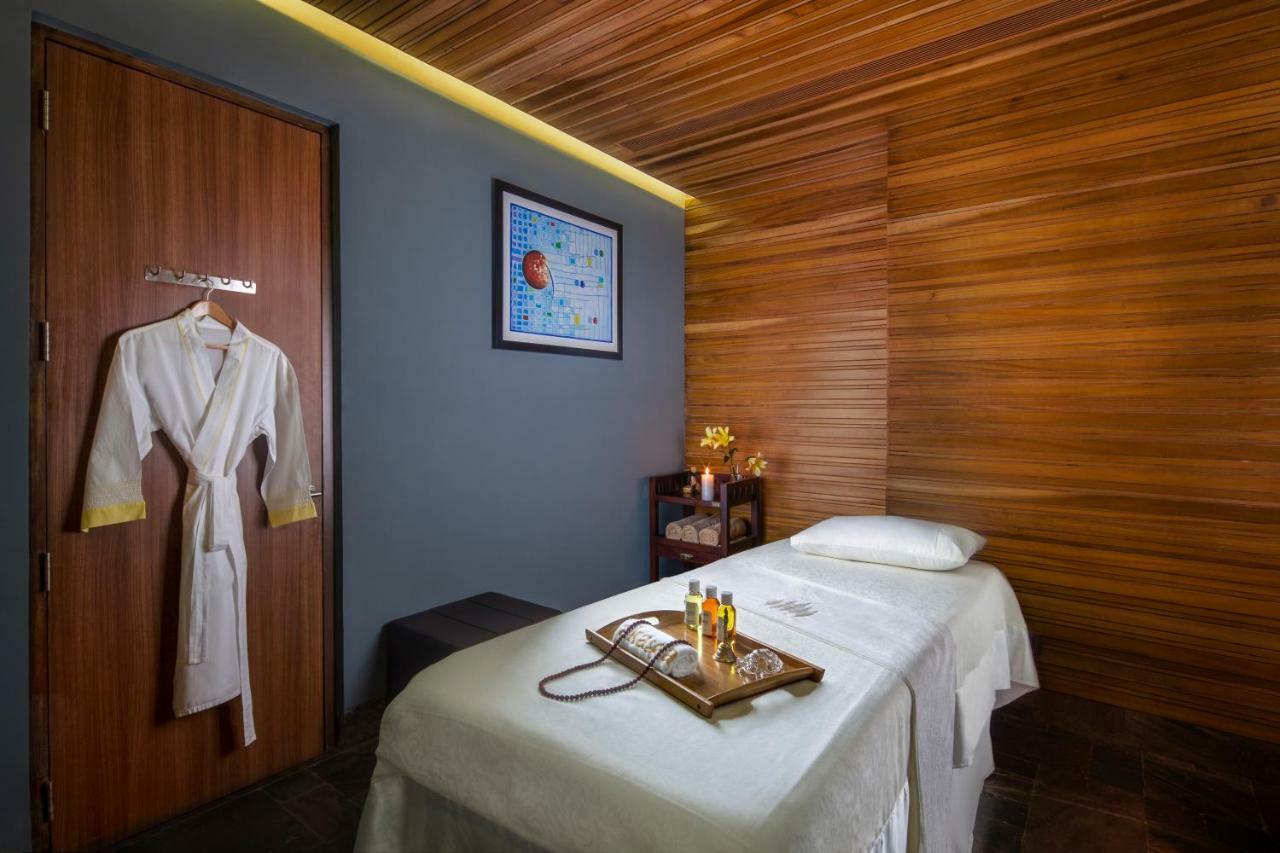 Sandal Suites By Lemon Tree Hotels Noida Ngoại thất bức ảnh