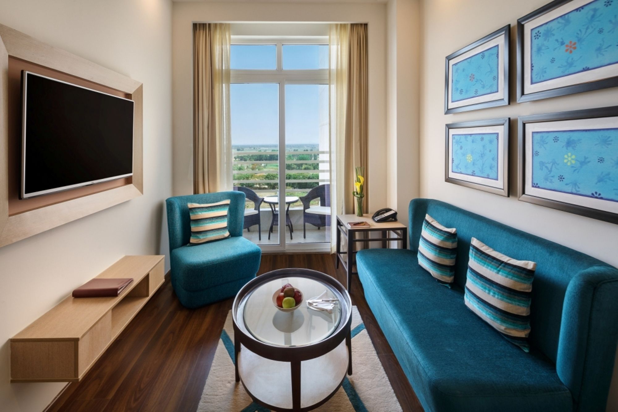 Sandal Suites By Lemon Tree Hotels Noida Ngoại thất bức ảnh