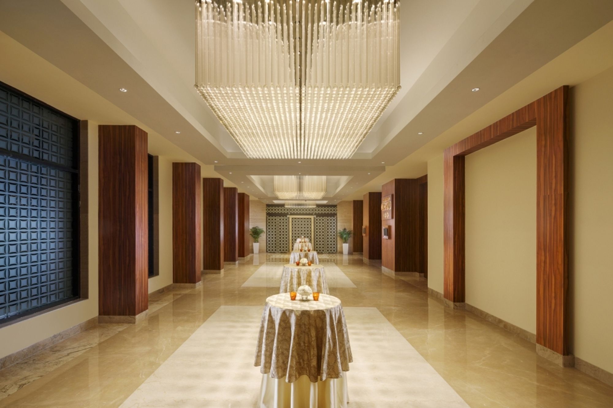Sandal Suites By Lemon Tree Hotels Noida Ngoại thất bức ảnh